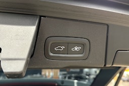 harmaa Volvo XC60 2022 kuva 38.