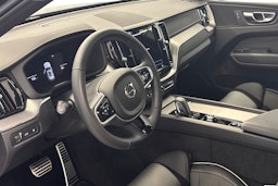 harmaa Volvo XC60 2022 kuva 27.