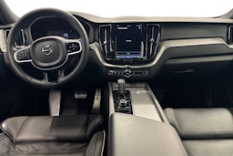 harmaa Volvo XC60 2022 kuva 29.