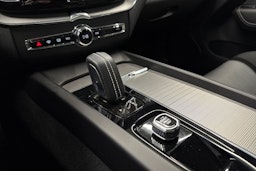 harmaa Volvo XC60 2022 kuva 37.