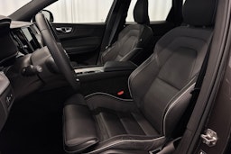 harmaa Volvo XC60 2022 kuva 40.