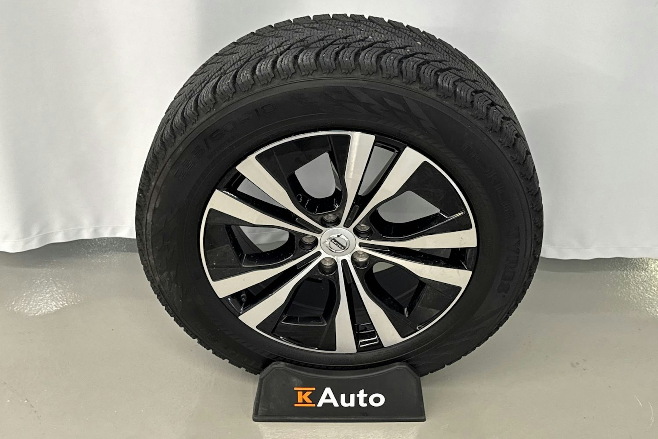 harmaa Volvo XC60 2022 kuva 41.