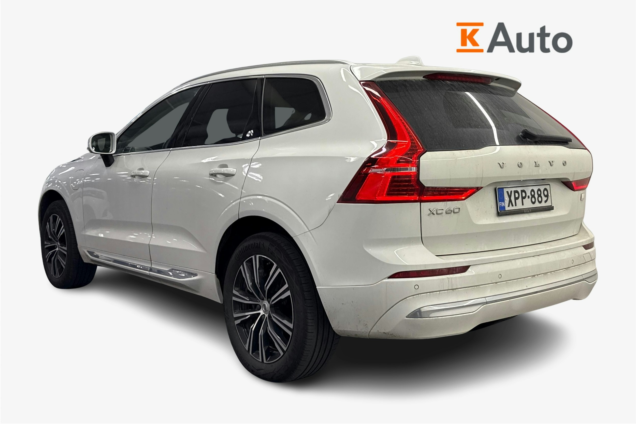 valkoinen Volvo XC60 2022 kuva 2.