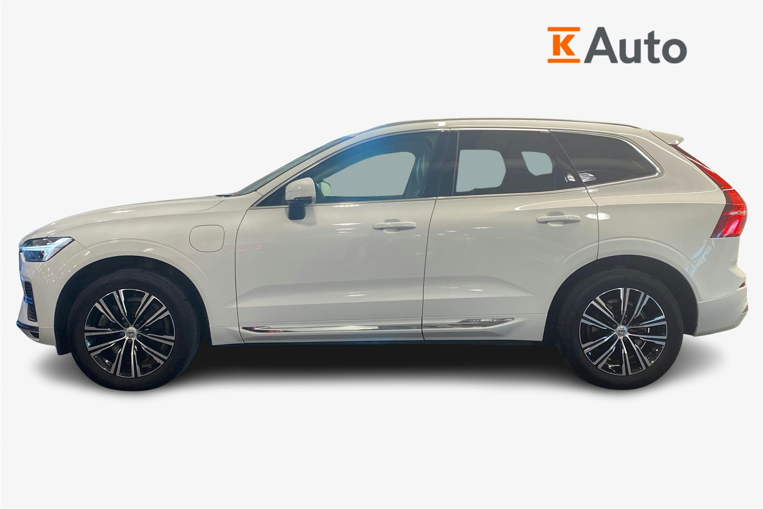 valkoinen Volvo XC60 2022 kuva 6.