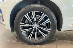 valkoinen Volvo XC60 2022 kuva 11.