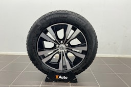valkoinen Volvo XC60 2022 kuva 13.