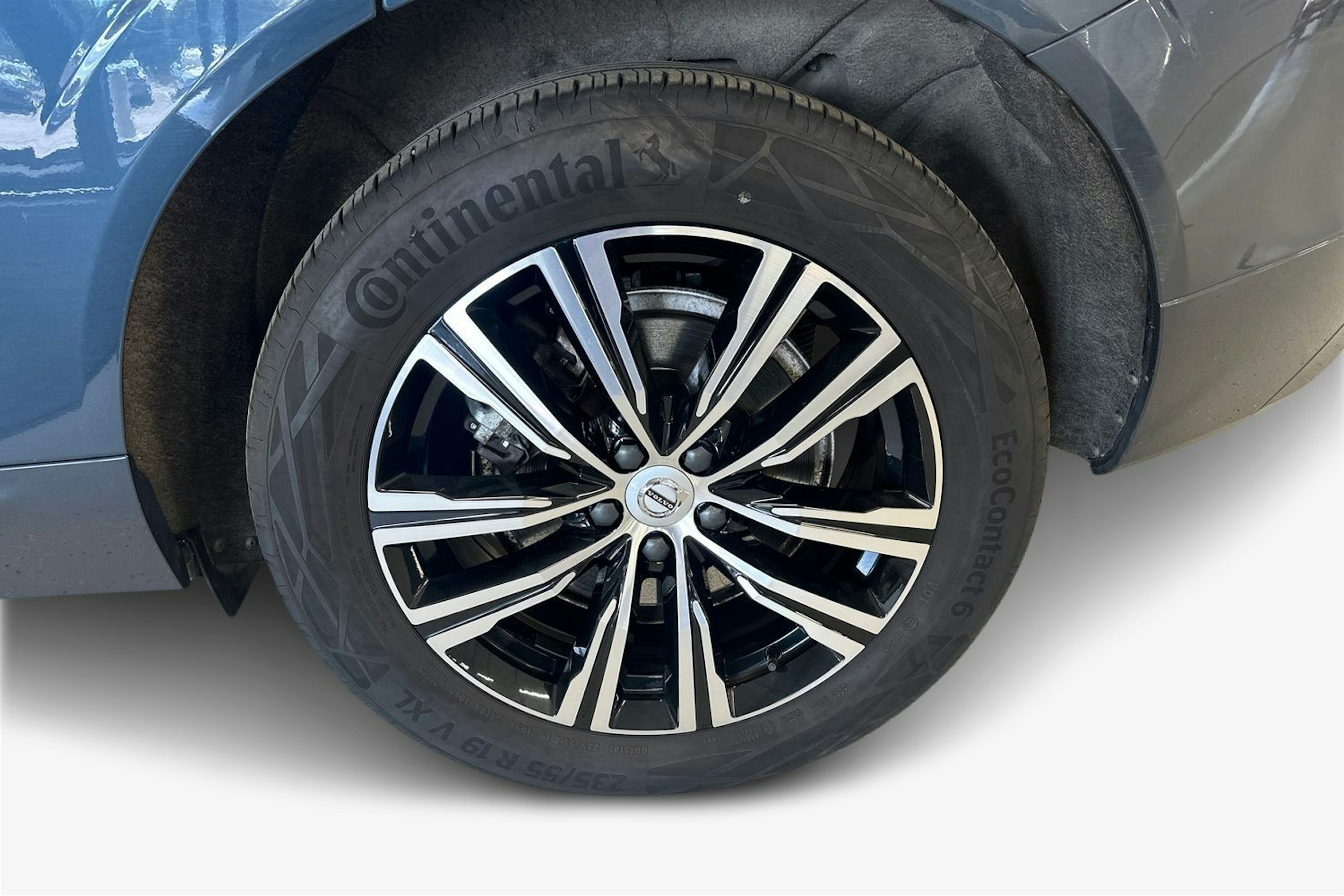 sininen Volvo XC60 2022 kuva 11.