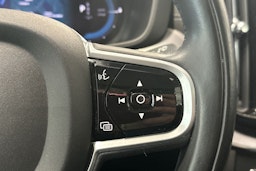 sininen Volvo XC60 2022 kuva 17.