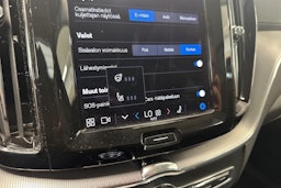 sininen Volvo XC60 2022 kuva 27.