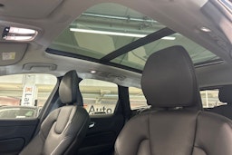 sininen Volvo XC60 2022 kuva 34.