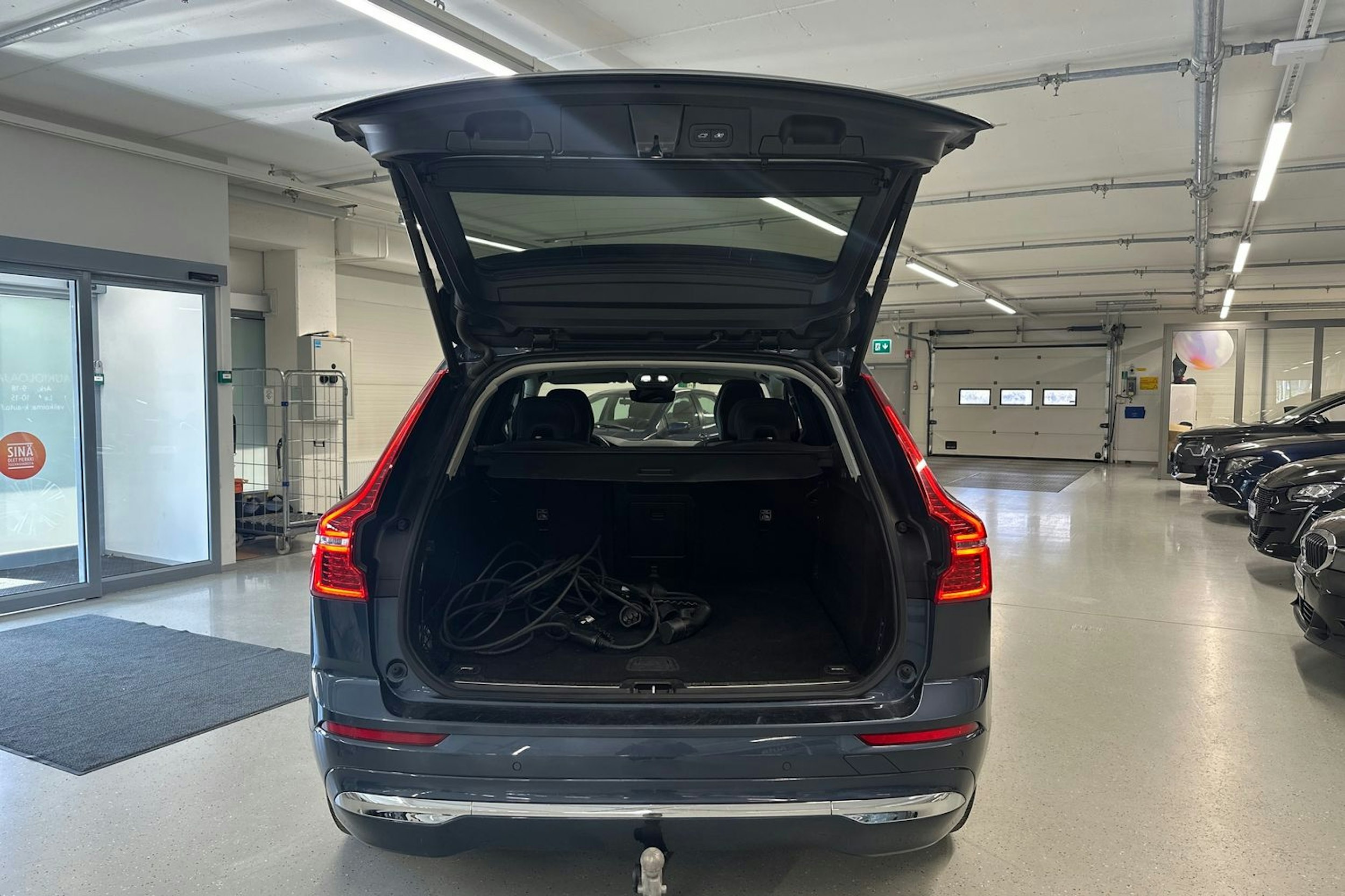 sininen Volvo XC60 2022 kuva 35.