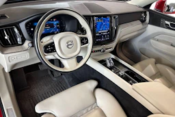 punainen Volvo XC60 2022 kuva 8.