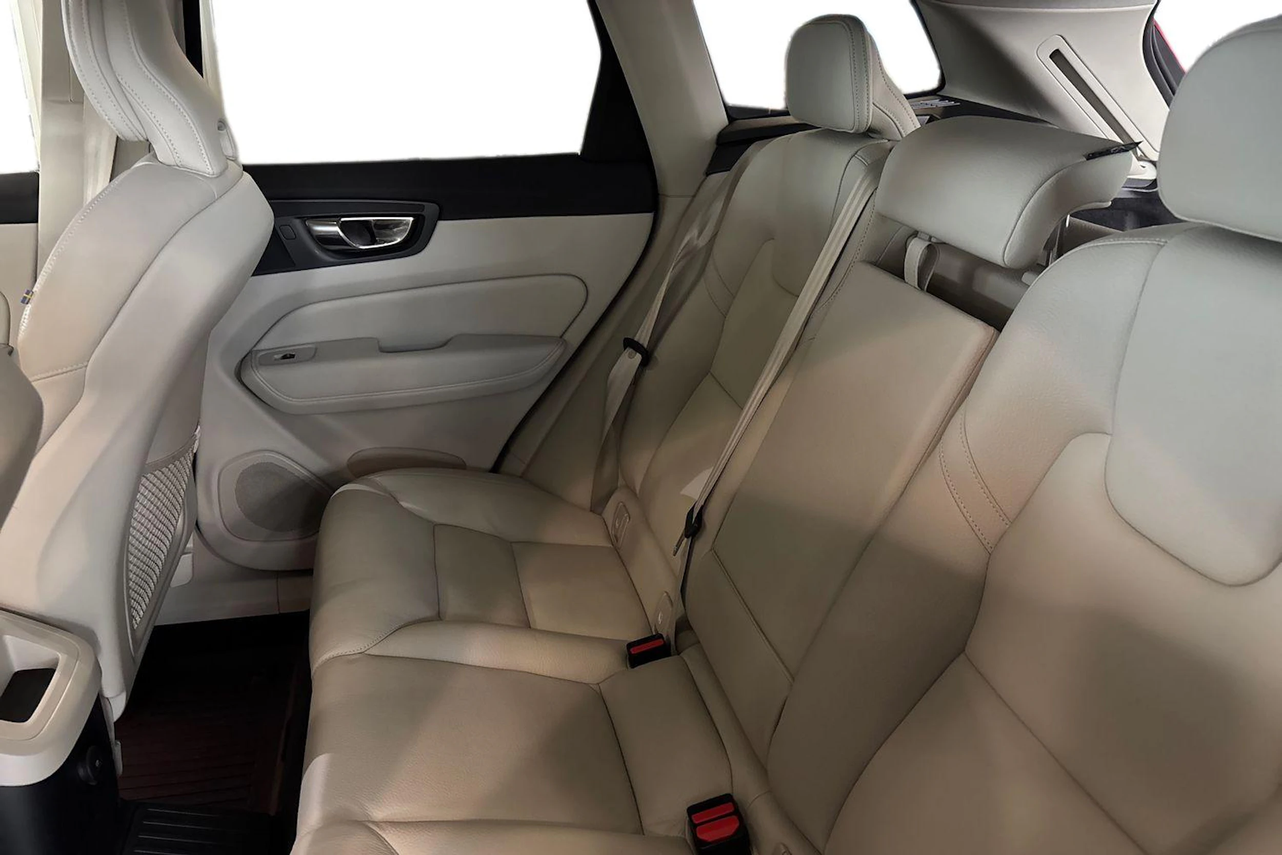 punainen Volvo XC60 2022 kuva 11.