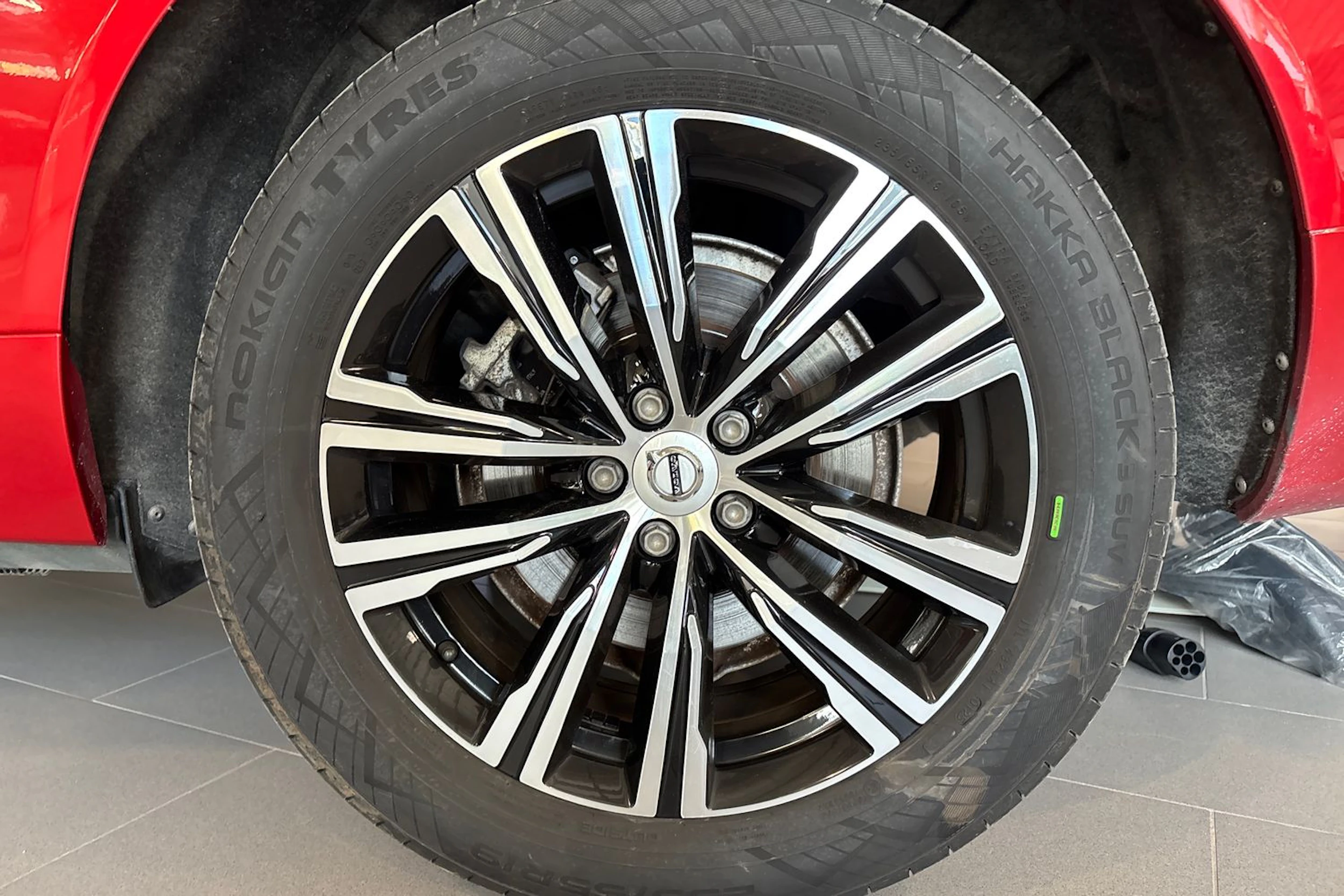 punainen Volvo XC60 2022 kuva 13.