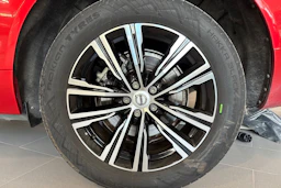punainen Volvo XC60 2022 kuva 13.