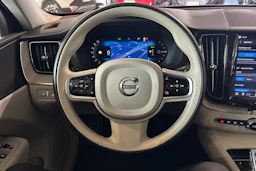 punainen Volvo XC60 2022 kuva 21.