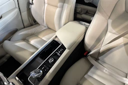 punainen Volvo XC60 2022 kuva 26.