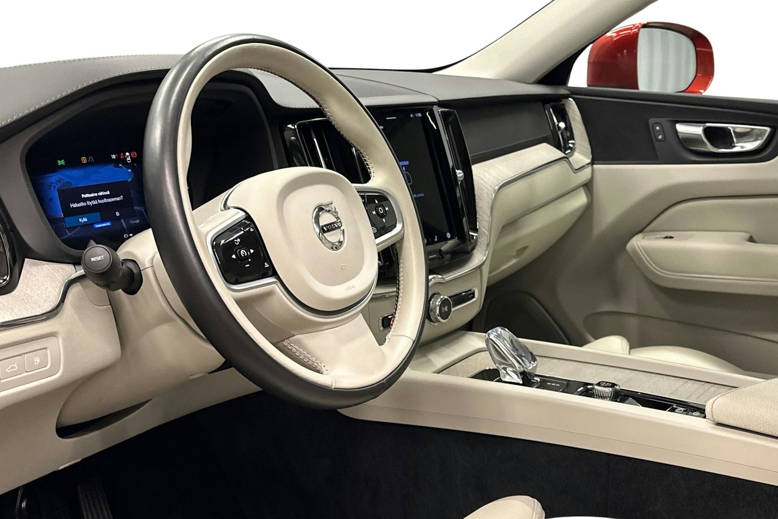 punainen Volvo XC60 2022 kuva 7.