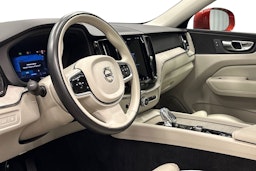 punainen Volvo XC60 2022 kuva 7.
