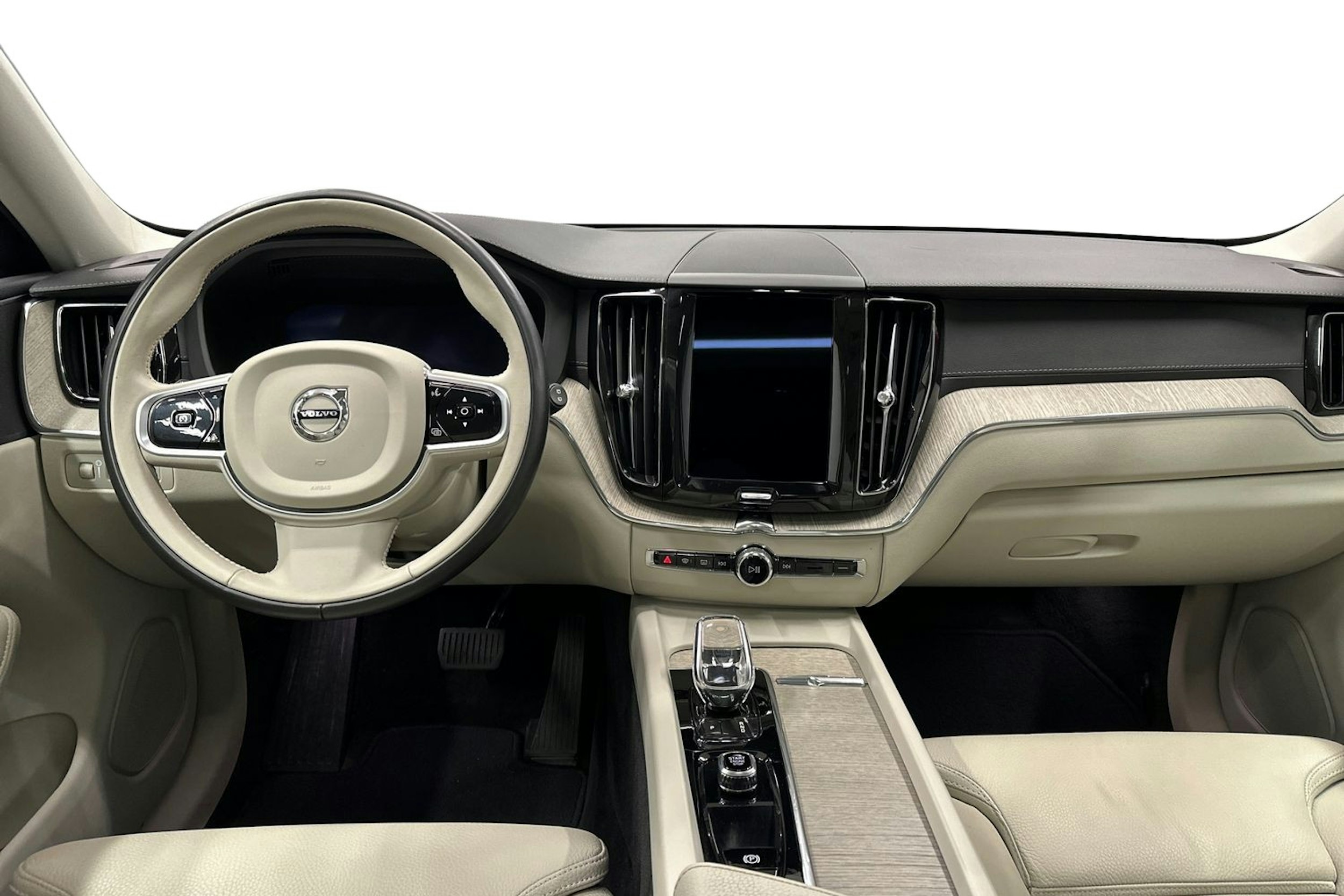 punainen Volvo XC60 2022 kuva 9.