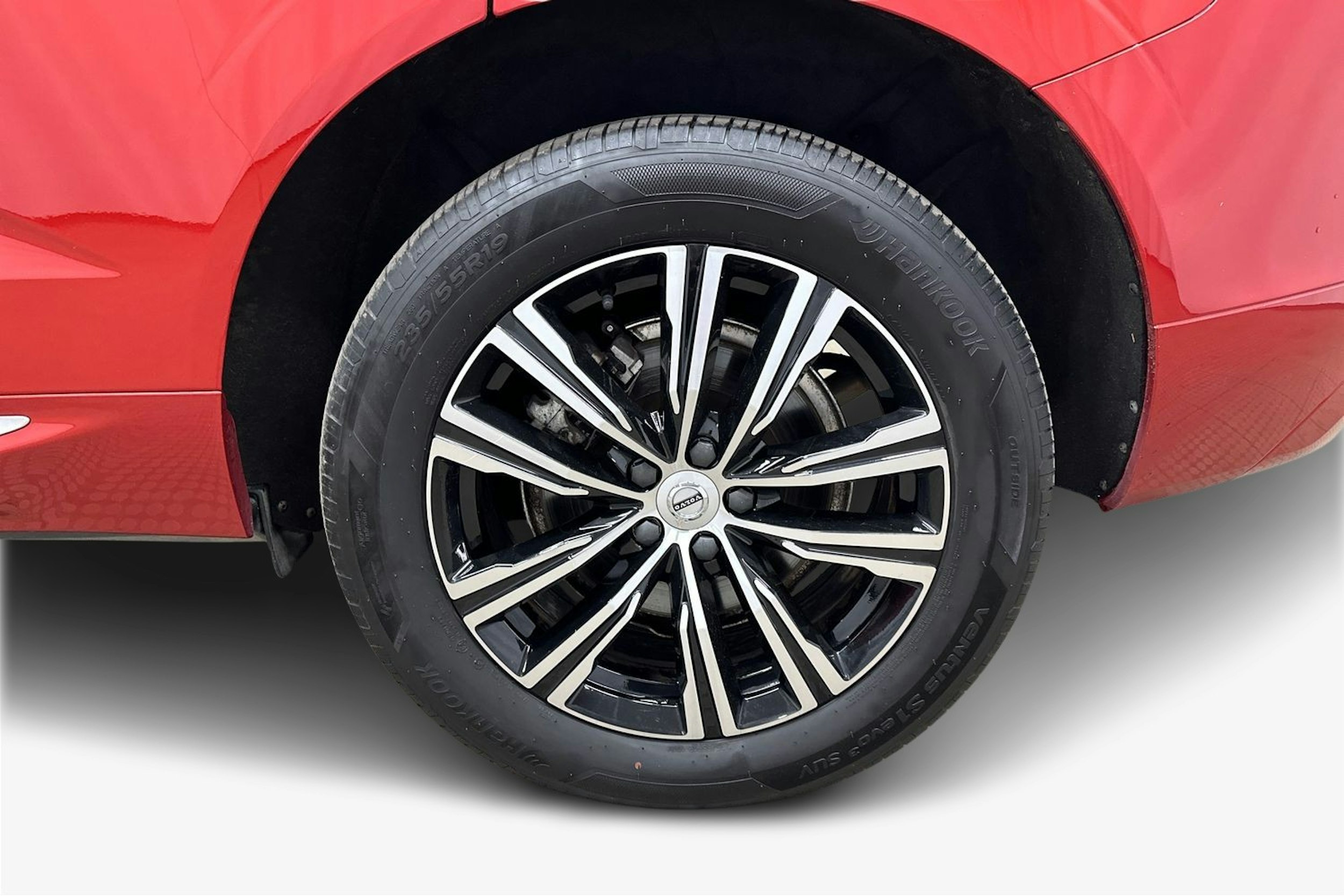 punainen Volvo XC60 2022 kuva 11.