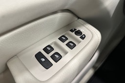 punainen Volvo XC60 2022 kuva 24.