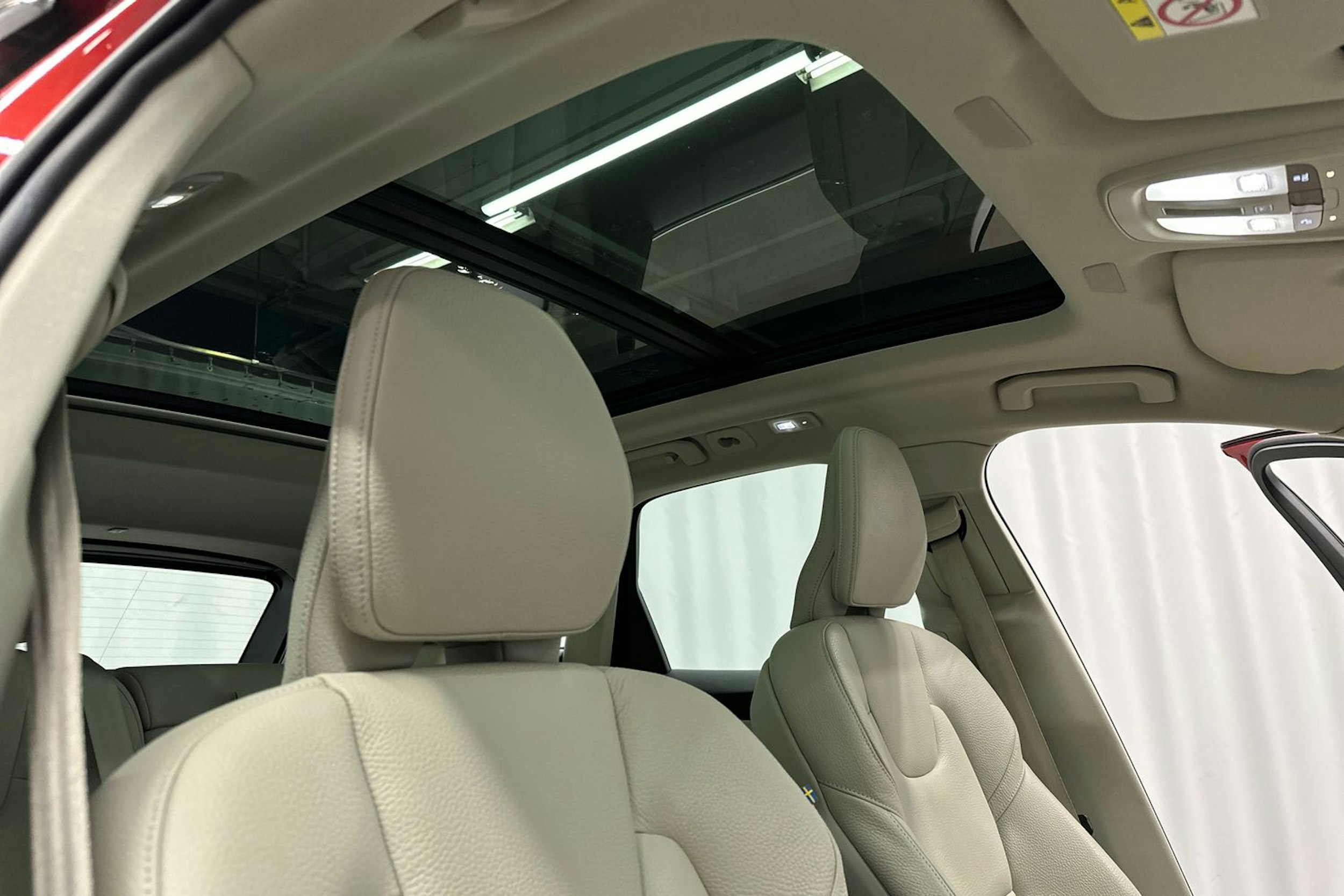 punainen Volvo XC60 2022 kuva 30.