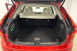 punainen Volvo XC60 2022 kuva 32.