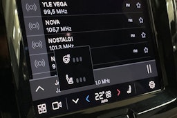 musta Volvo XC60 2022 kuva 26.