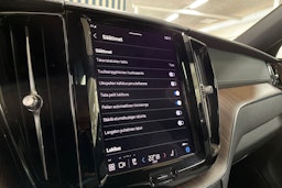 musta Volvo XC60 2022 kuva 27.