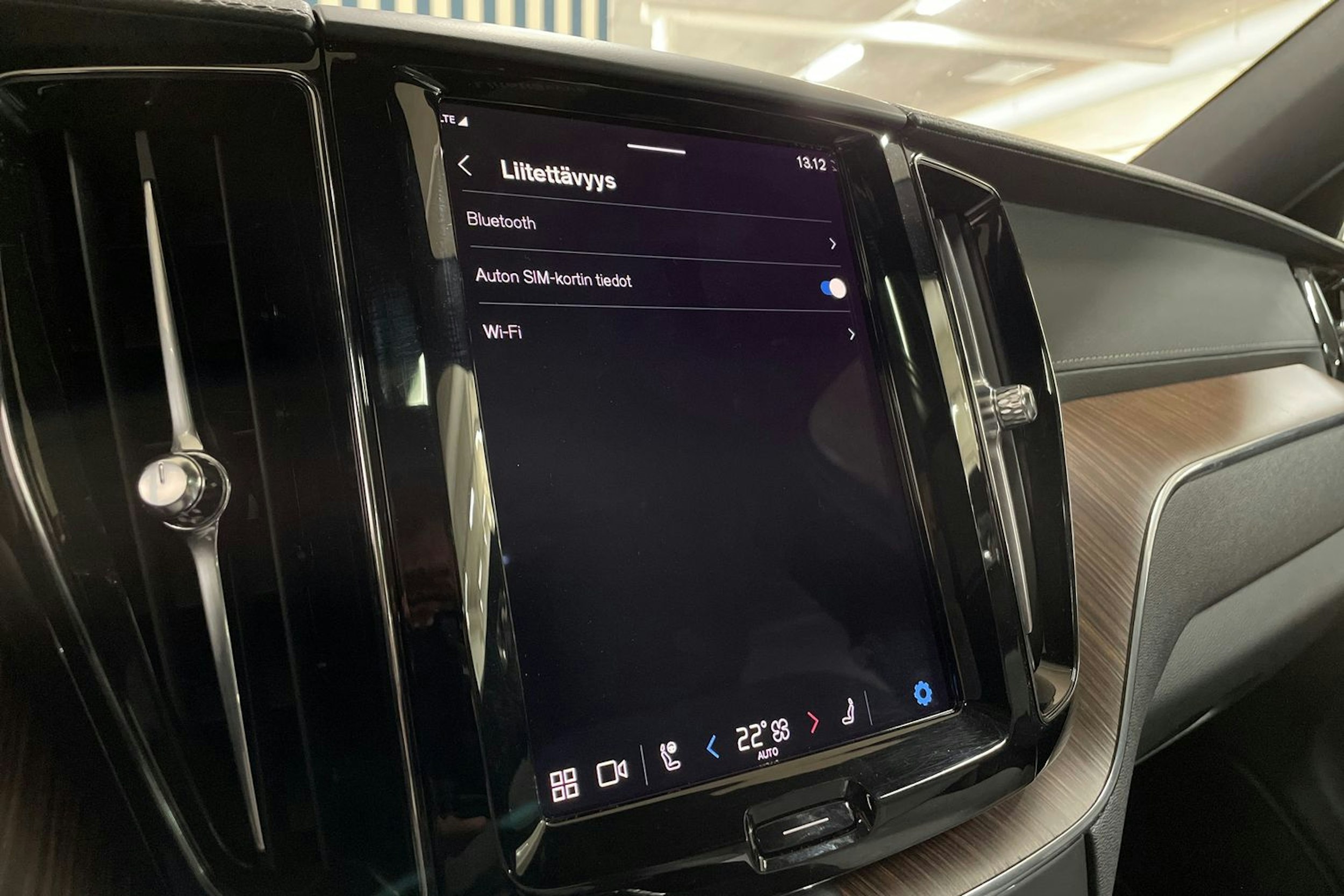 musta Volvo XC60 2022 kuva 30.