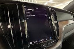 musta Volvo XC60 2022 kuva 30.