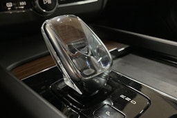 musta Volvo XC60 2022 kuva 34.