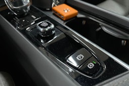 musta Volvo XC60 2022 kuva 36.