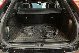 musta Volvo XC60 2022 kuva 39.