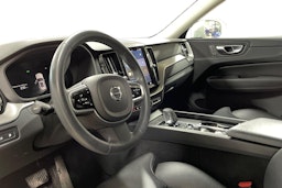 valkoinen Volvo XC60 2022 kuva 3.