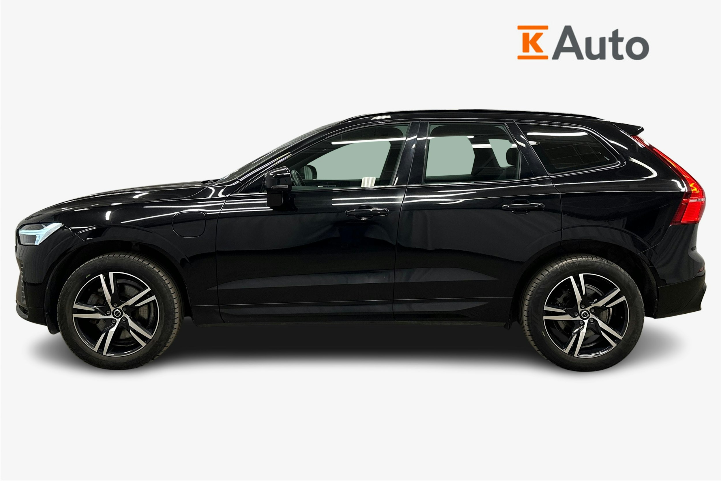 musta Volvo XC60 2022 kuva 5.