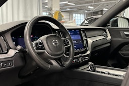 musta Volvo XC60 2022 kuva 6.