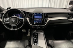 musta Volvo XC60 2022 kuva 7.
