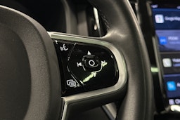 musta Volvo XC60 2022 kuva 23.