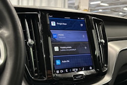 musta Volvo XC60 2022 kuva 24.
