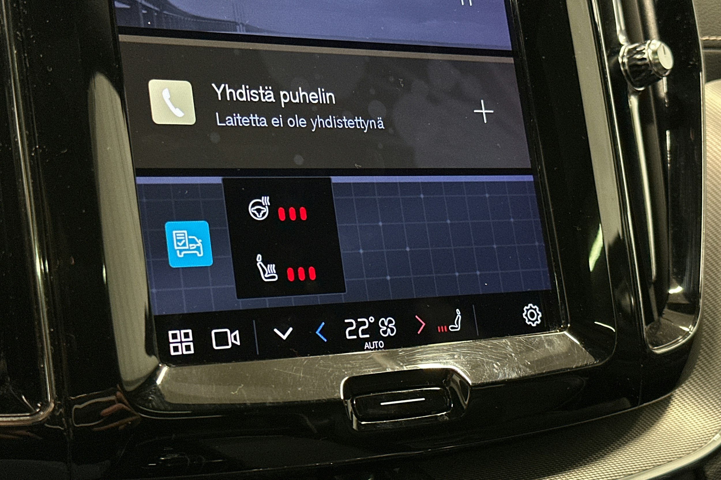 musta Volvo XC60 2022 kuva 27.