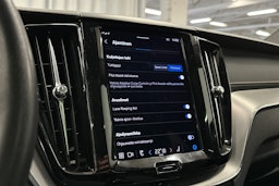 musta Volvo XC60 2022 kuva 29.