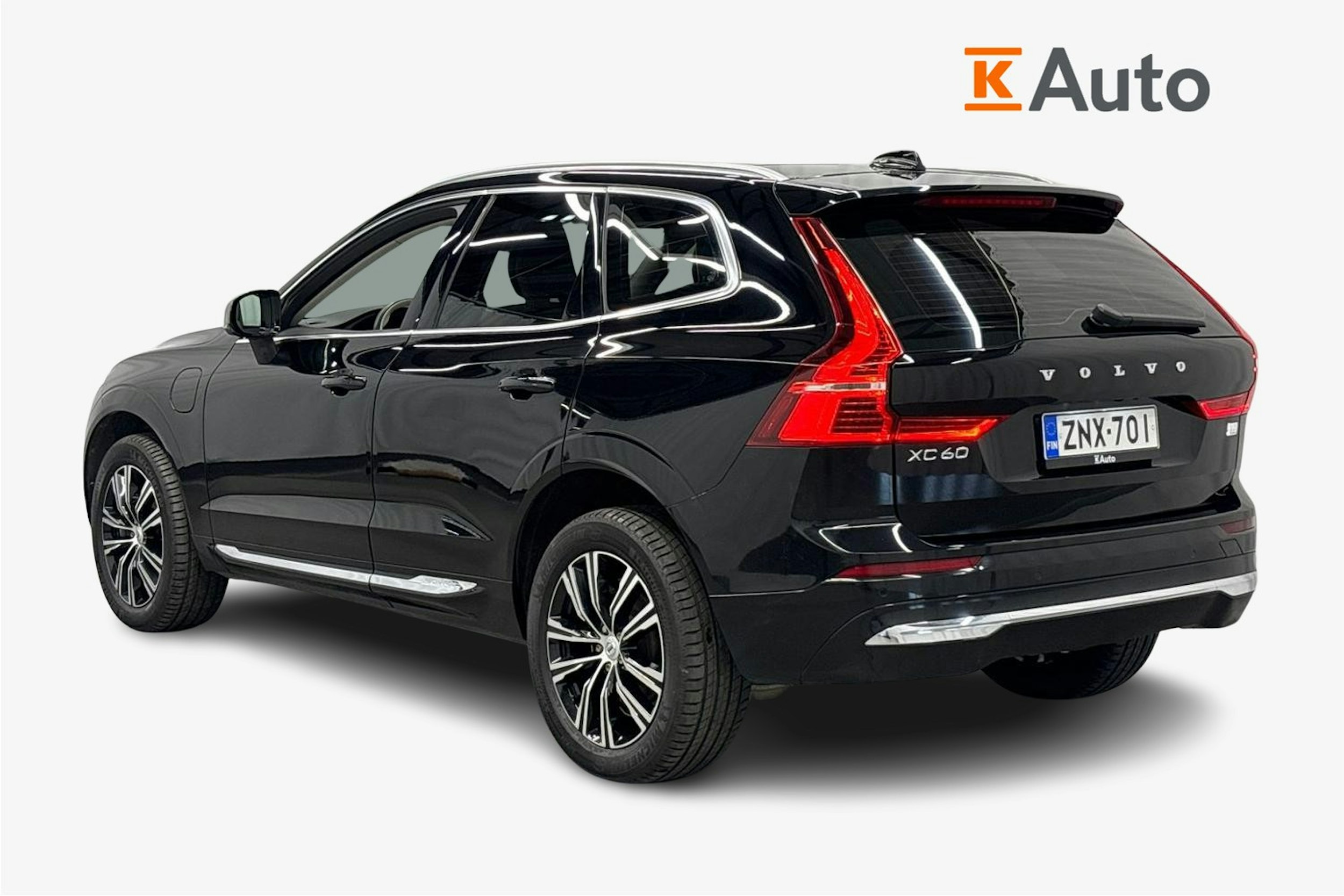 musta Volvo XC60 2022 kuva 2.