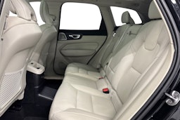 musta Volvo XC60 2022 kuva 10.