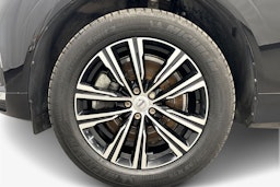 musta Volvo XC60 2022 kuva 11.