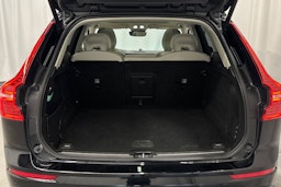 musta Volvo XC60 2022 kuva 16.