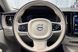 musta Volvo XC60 2022 kuva 21.