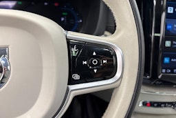 musta Volvo XC60 2022 kuva 23.