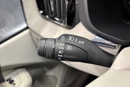 musta Volvo XC60 2022 kuva 24.